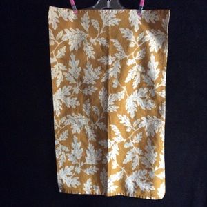 Threshold brand tea towel/kitchen towel oak leaves